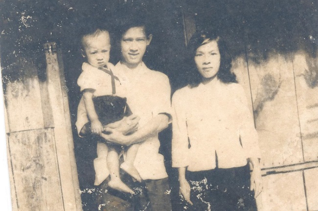Nghệ nhân Phạm Văn Năm cùng vợ và con trai cả