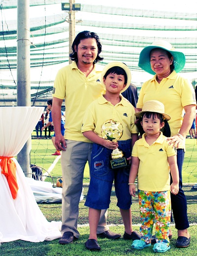 Cổ động viên nhiệt tình nhất của mùa giải đầu tiên – gia đình chị Nguyễn Thị Thùy Bích